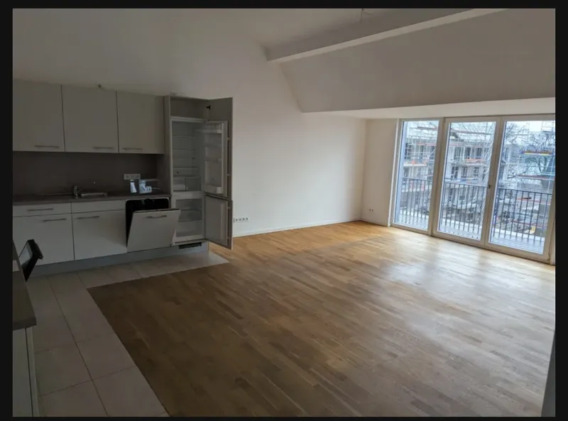 Nachmieter gesucht! Exklusive 4-Zimmer Dachgeschosswohnung mit Balkon in Berlin-Grünau — photo 1